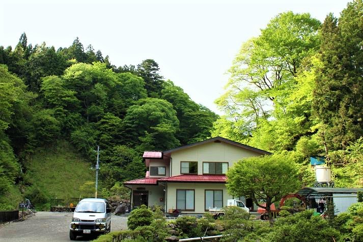 新緑の小滝鉱泉全景