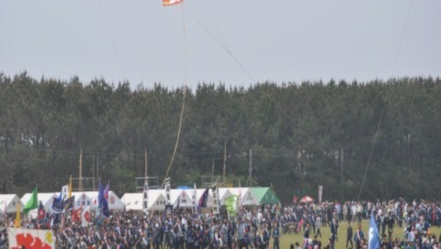 「浜松まつり」GW期間中、中田島砂丘でおこなわる凧揚げ。名入の大きな凧を上げ、初子の成長を祈ります。