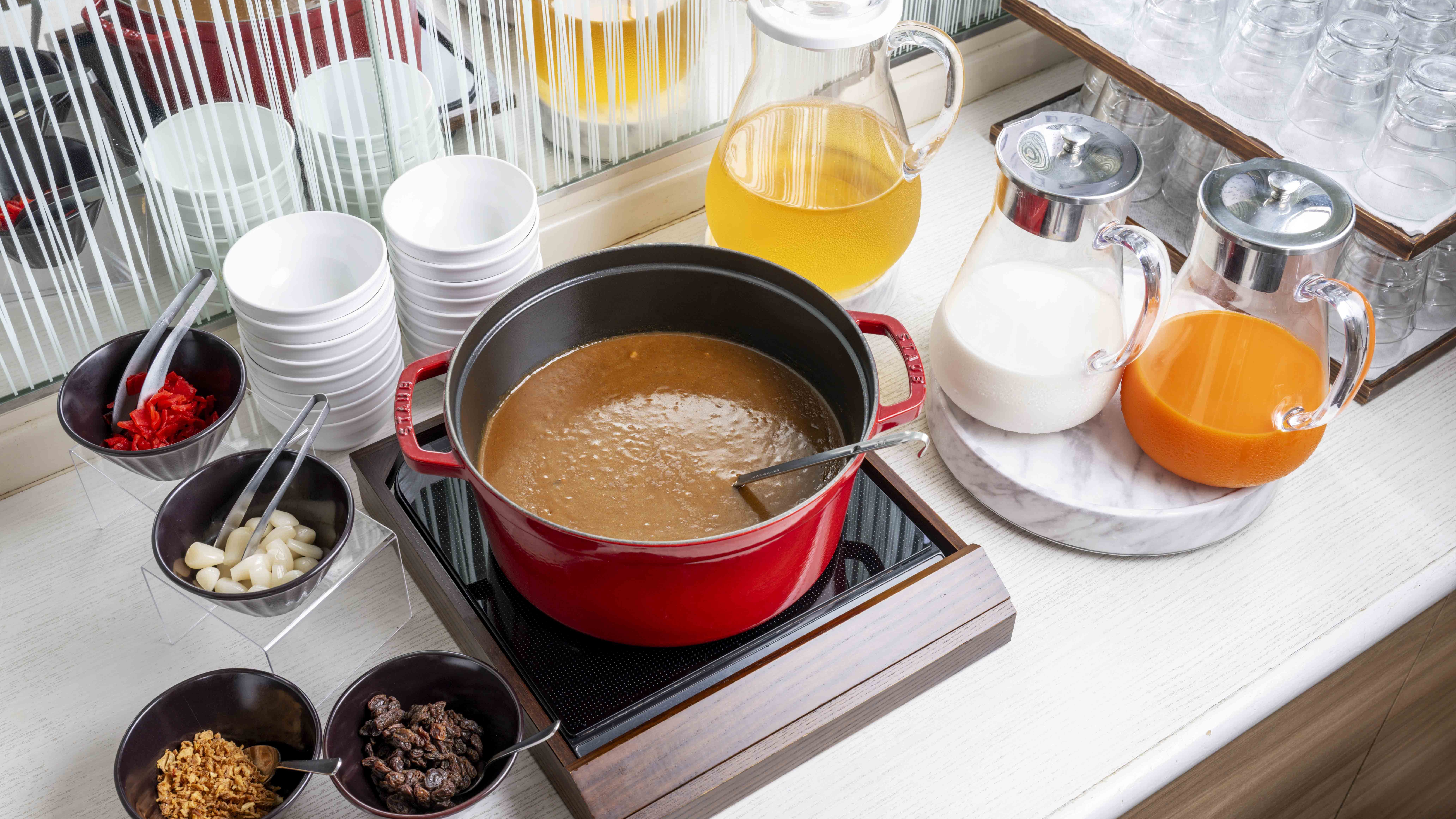 温かいカレーをお好みのトッピングで♪