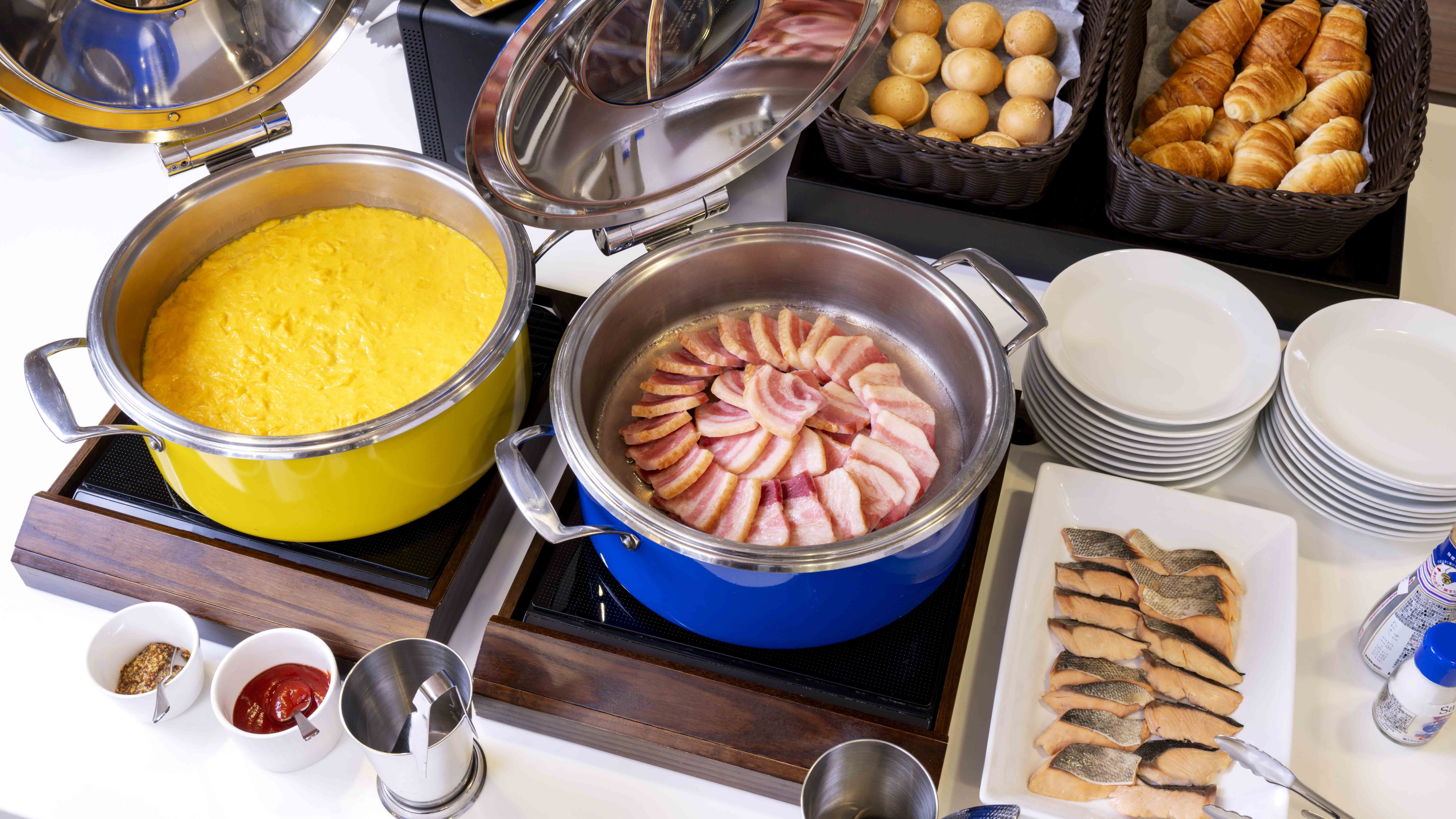 お肉・魚・卵料理は日替わりメニューで提供しております。