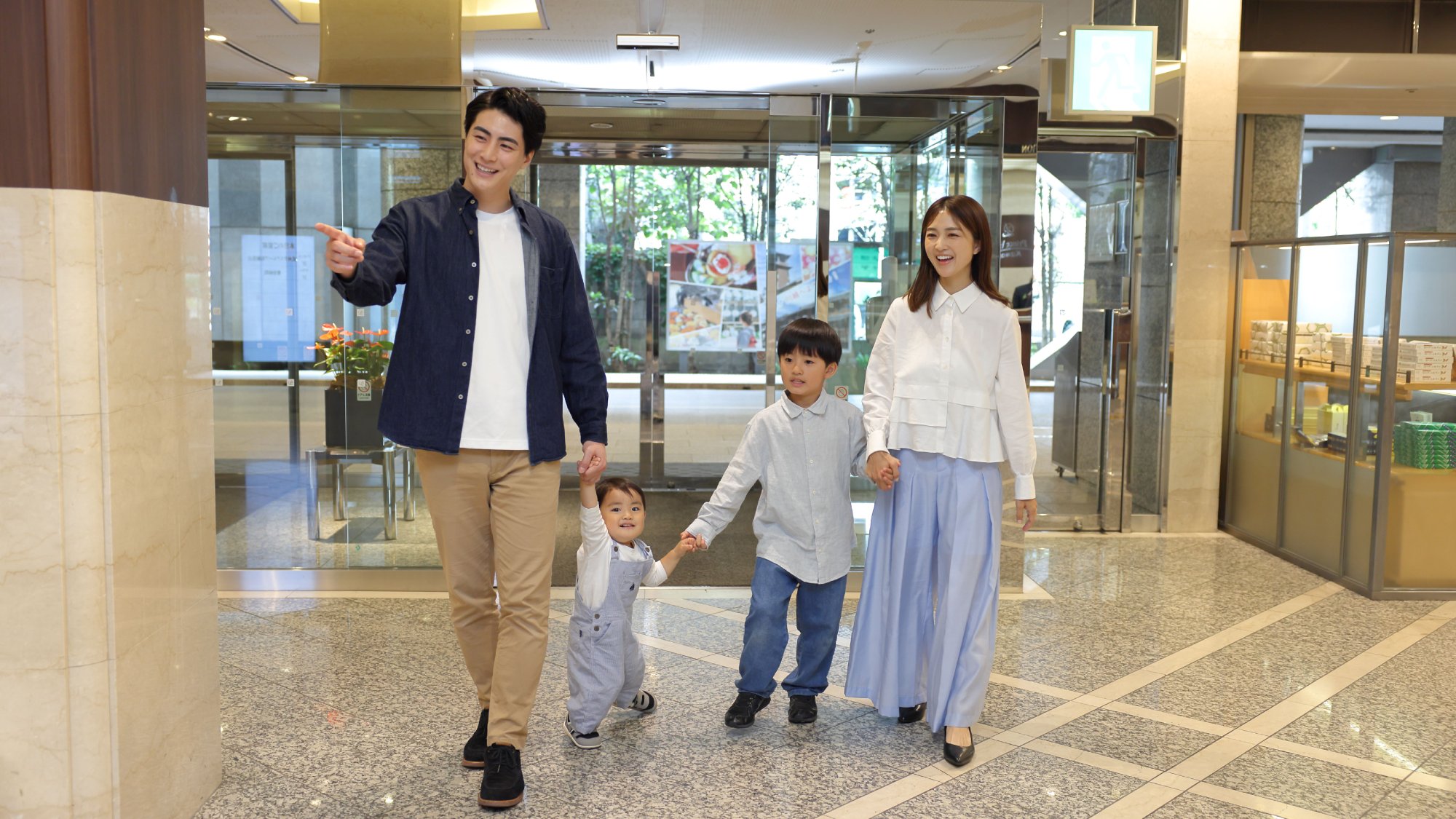 西武新宿線「本川越駅」に直結したホテル。改札からフロントまで1分です。