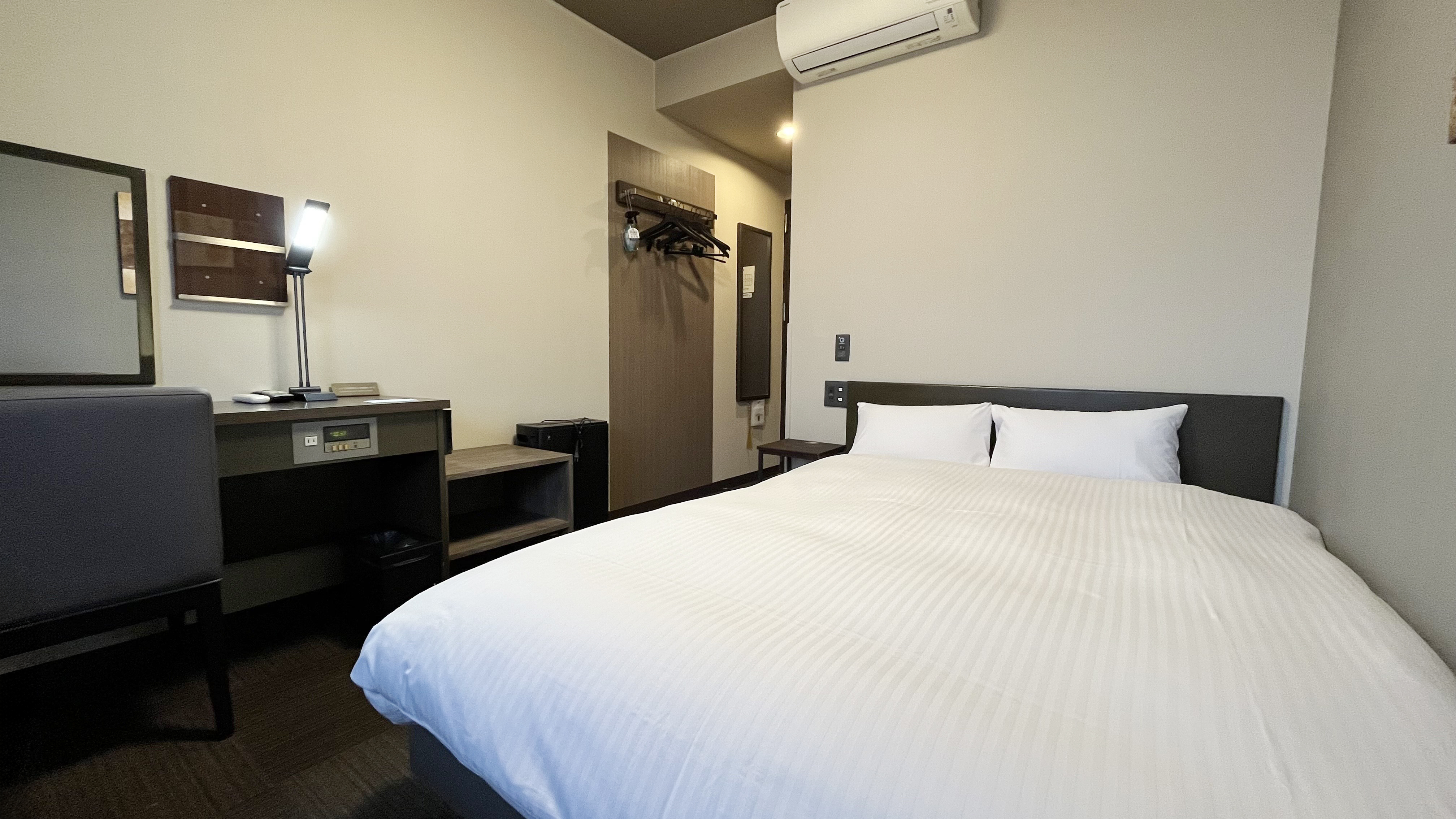 スタンダードセミダブルルーム1