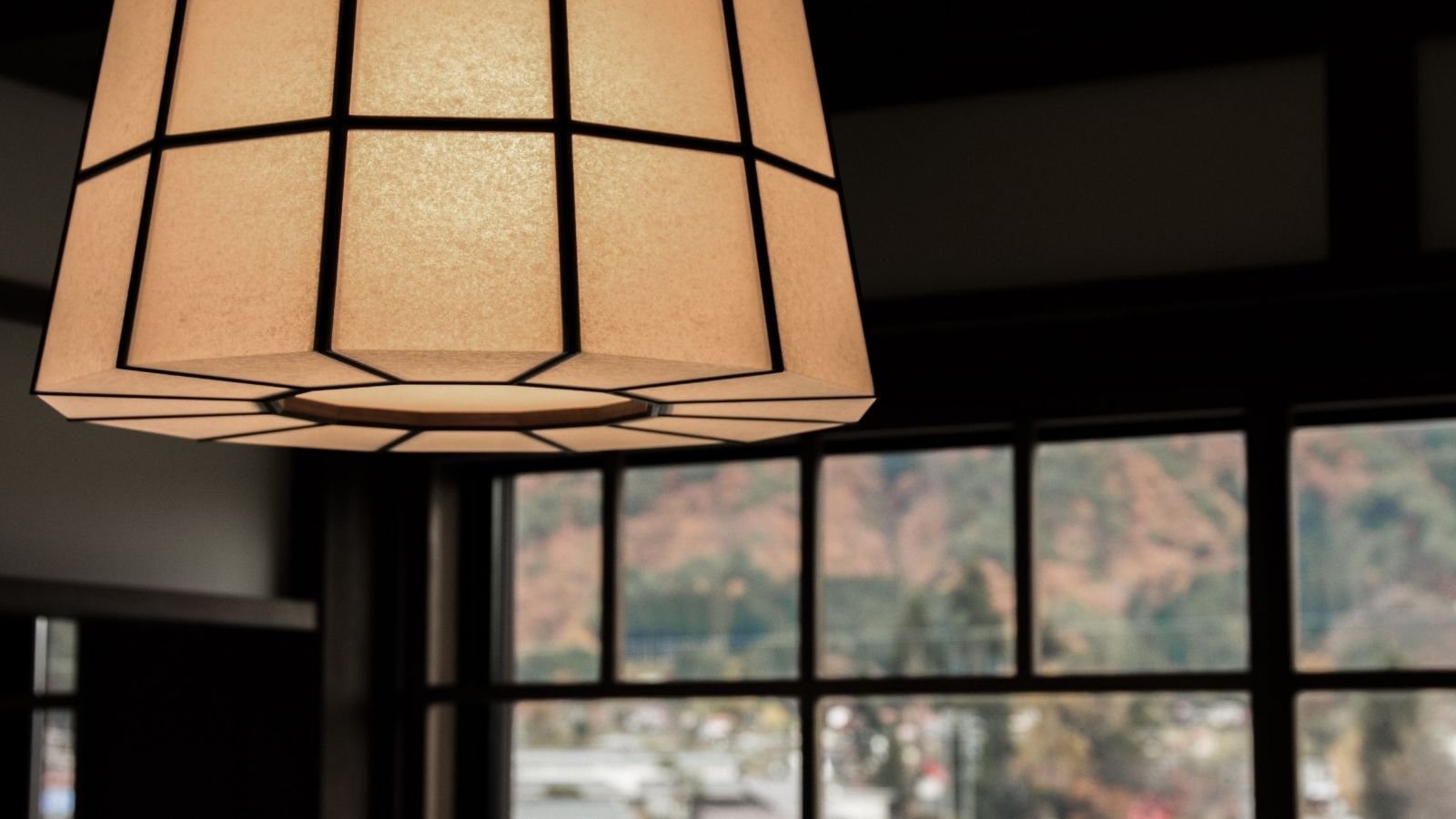 くおんの間　照明