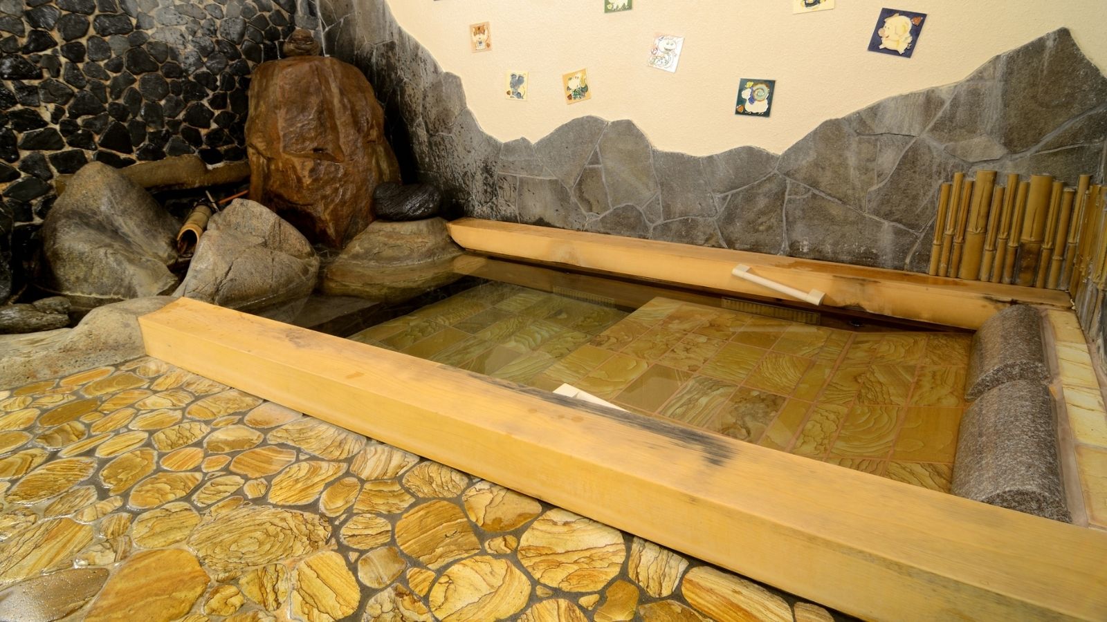 【貸切風呂・小浴場】おしどりの湯　檜