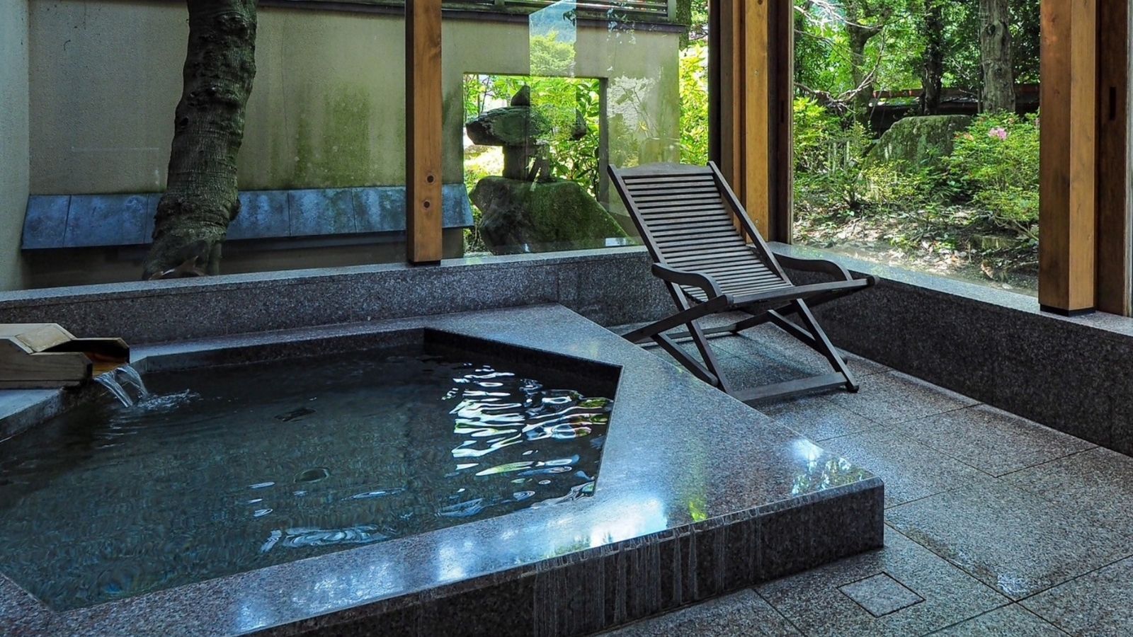 聚楽半露天風呂