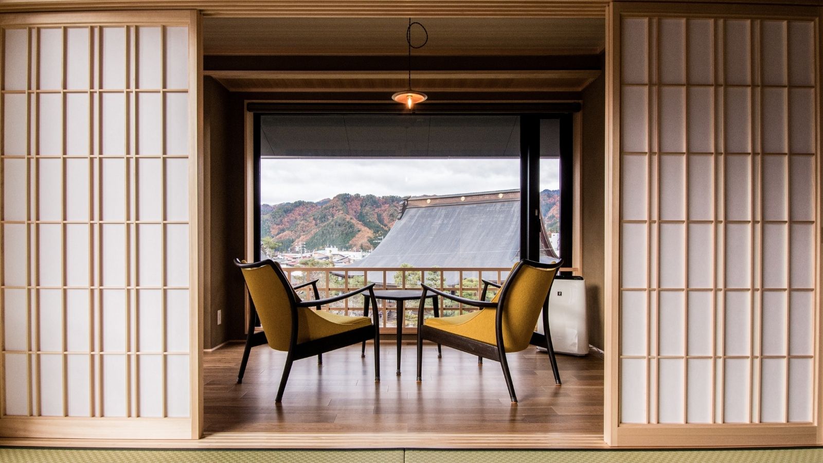 ゆとろぎの間　目の前の借景をお楽しみ