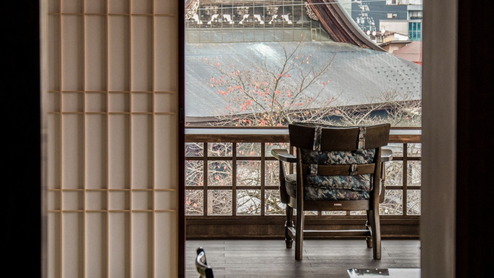 くおんの間　季節により変わる借景をお楽しみに