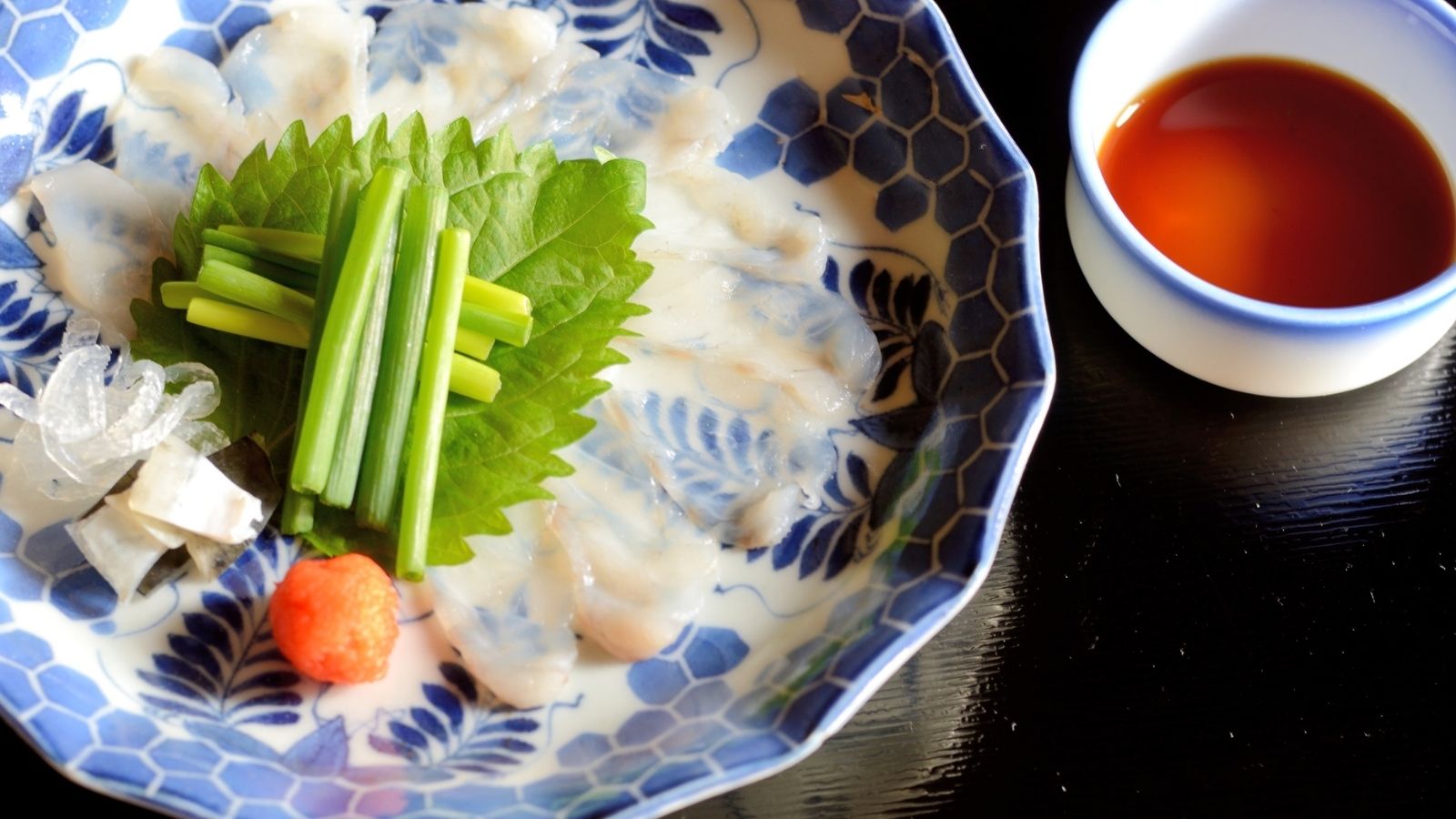 選べる会席　飛騨とらふぐ薄造りの一例