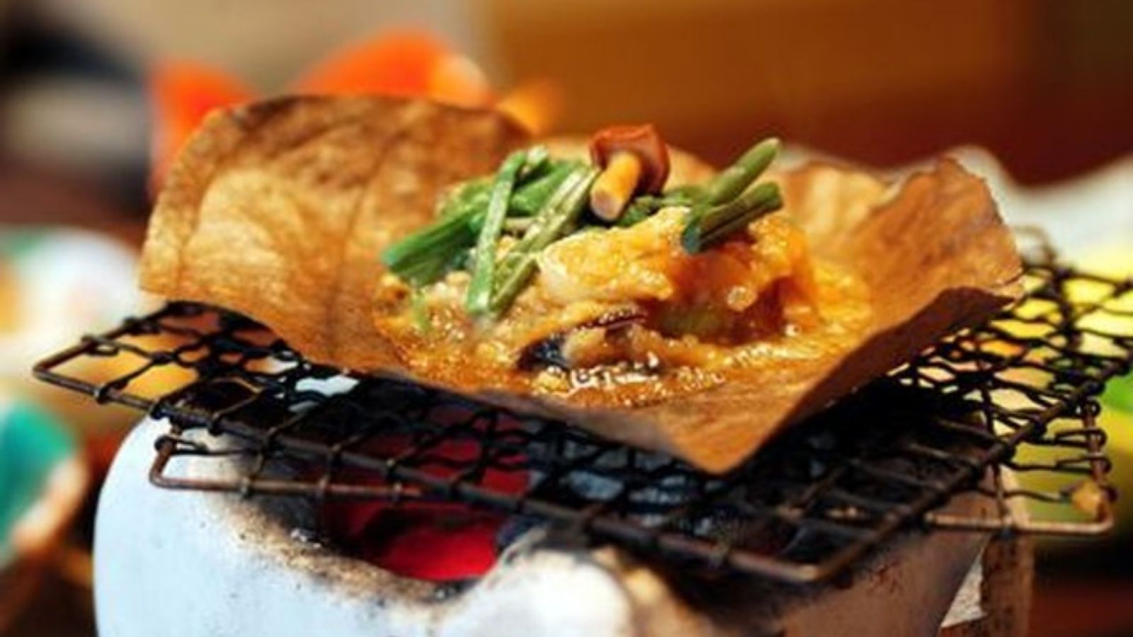 朝食には飛騨の郷土料理「朴葉みそ」など...