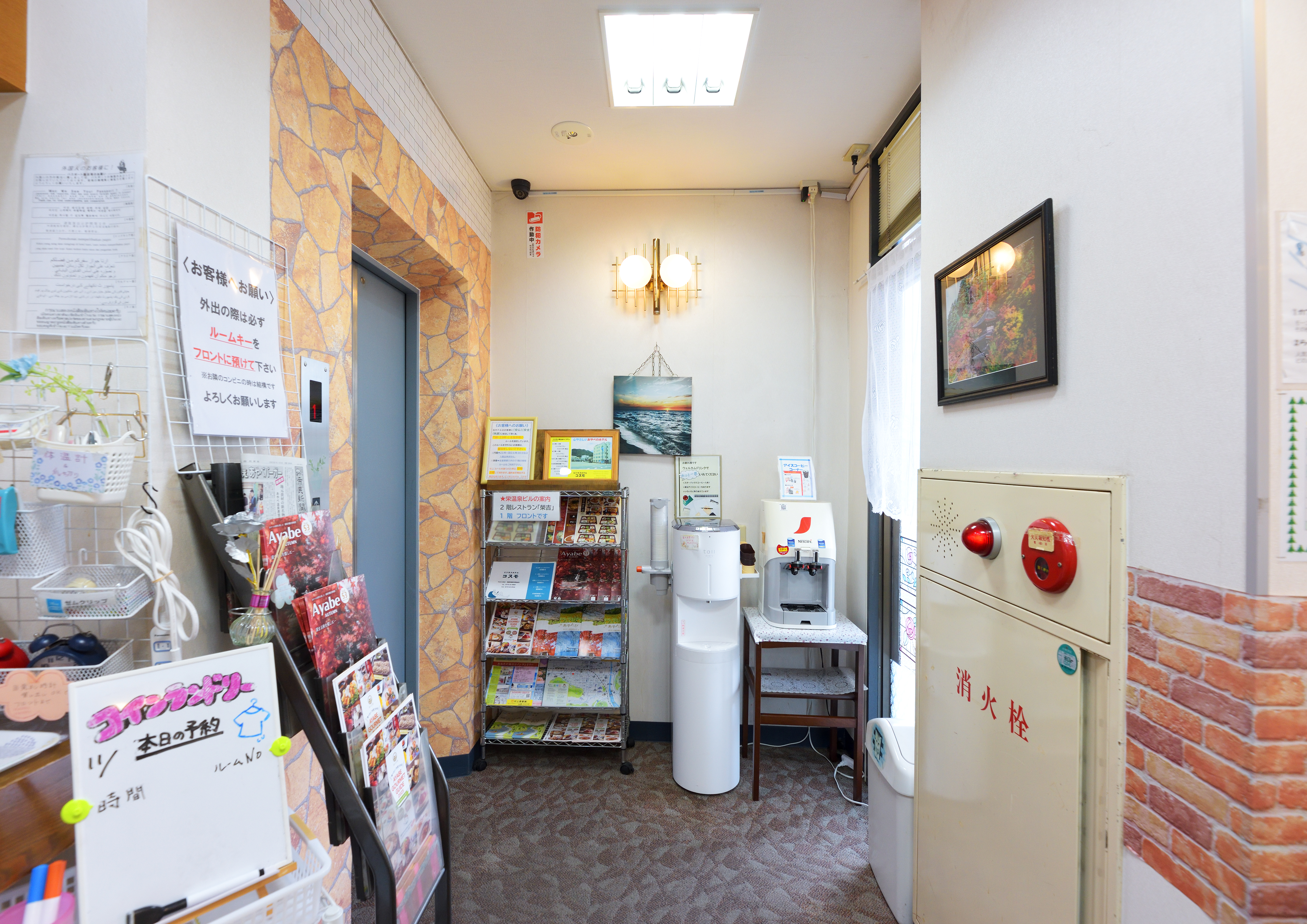 エレベーター前