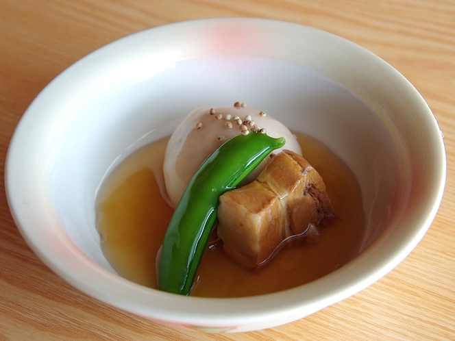胡麻豆腐茶巾とじっくり煮込んだ角煮