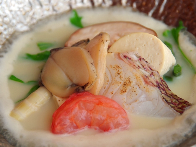 鮑と真鯛と海老の豆乳鍋