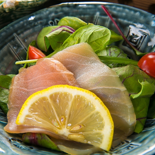 【料理一例】相模湾より、鮮度の高い旬のお魚をご用意しております。ぜひご賞味ください