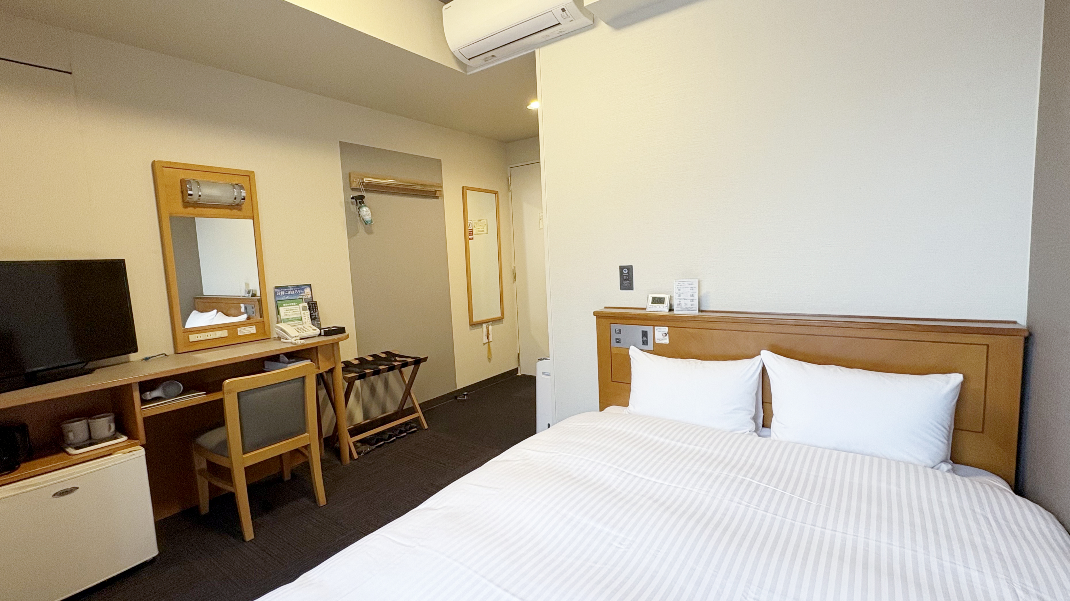 ダブルルーム（ベット幅140&times;195）広々とした客室、荷物が多くても大丈夫！