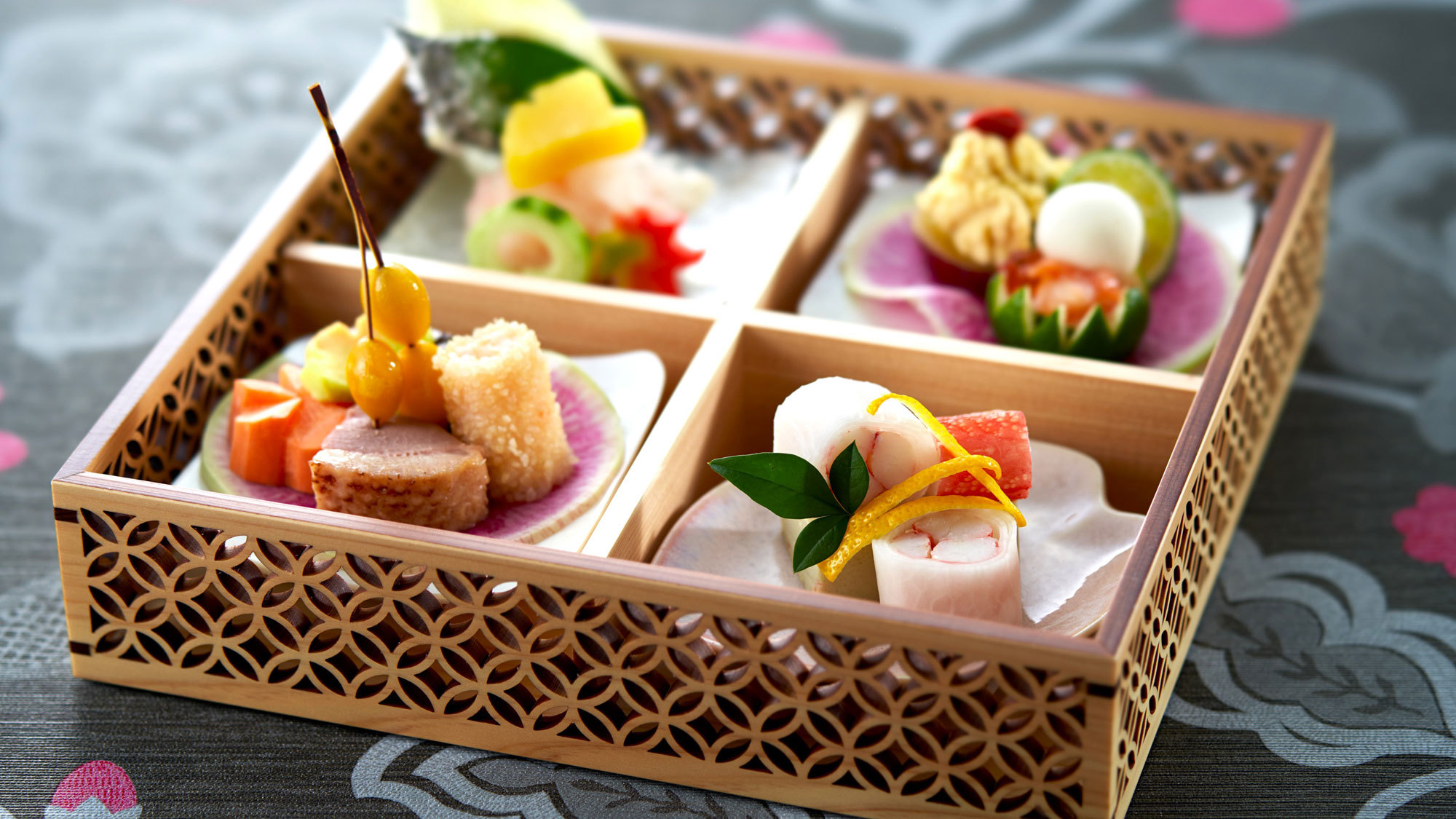 【5％OFF】【楽天スーパーSALE】旅館100選　総合２位受賞記念プラン☆伊勢海老＆新発田牛付