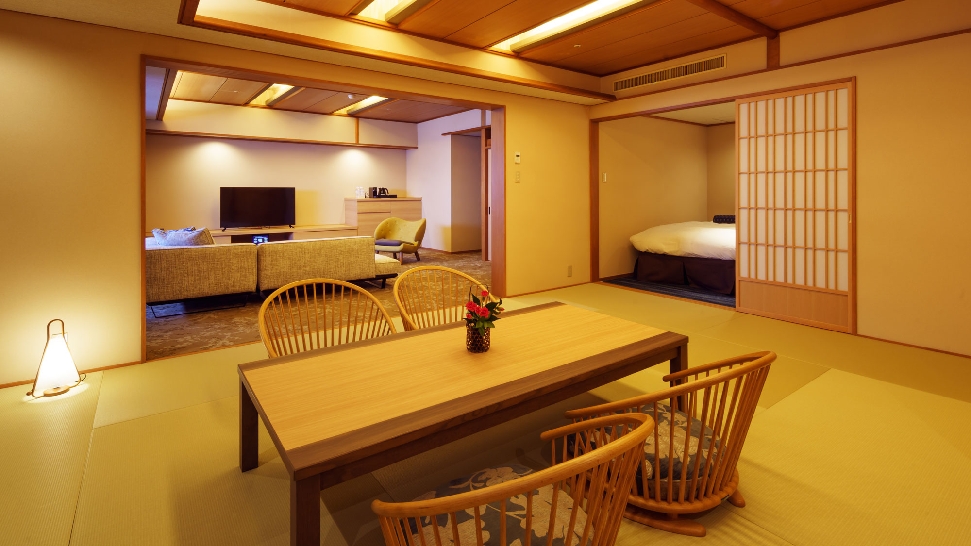 デラックス和洋室(和室10畳リビング12畳ベッド2台)禁煙