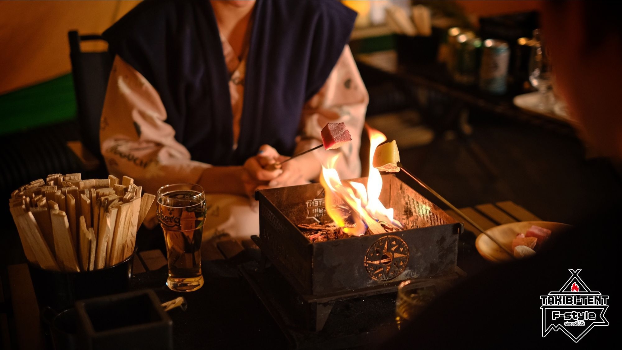 【焚き火テントを60分貸切！】＜バイキング＞癒しの空間をひとりじめ〜夕食時に飲み放題付き（075）