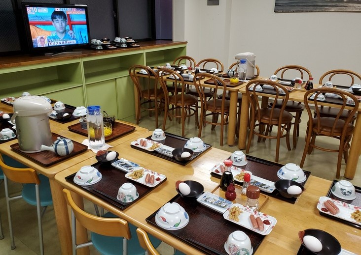 只今、朝食無料サービス中！！