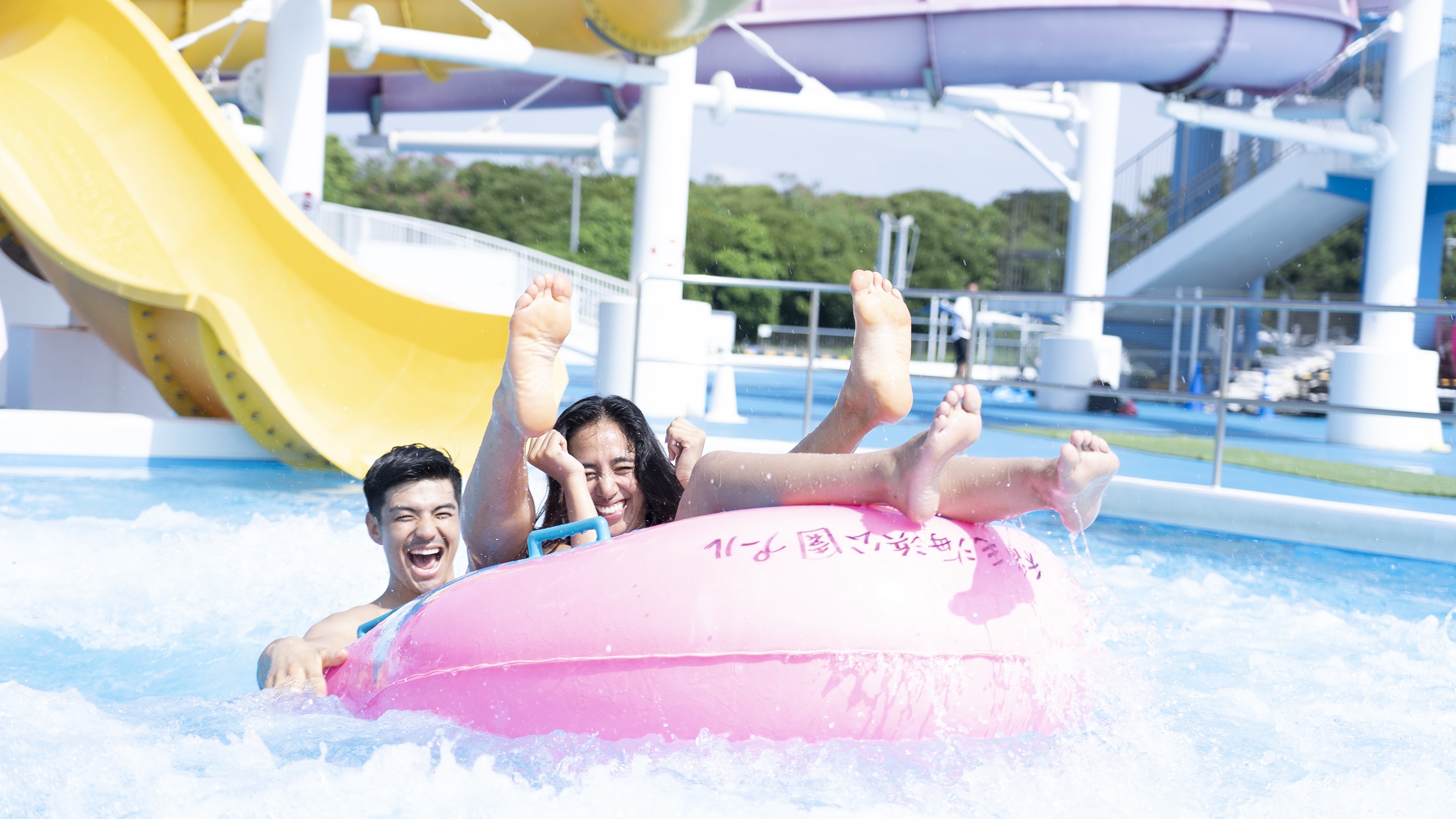 【レトロモダン】をコンセプトに老若男女が楽しめる新たな複合型プール、【稲毛海浜公園プール】です☆