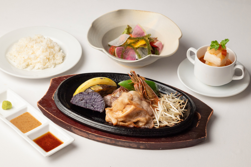 【秋冬SALE】【2食付き】ビーチフロントレストランで楽しむ日替わりディナーと和洋ブッフェ朝食