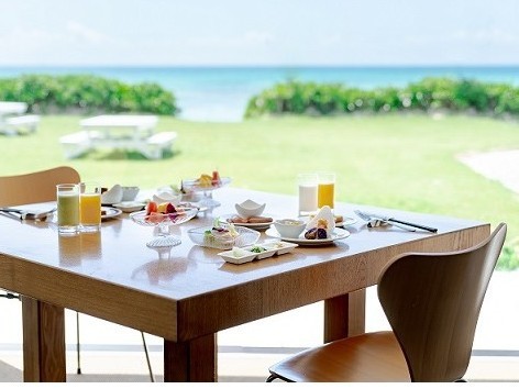 【秋冬SALE】【2食付き】ビーチフロントレストランで楽しむ日替わりディナーと和洋ブッフェ朝食