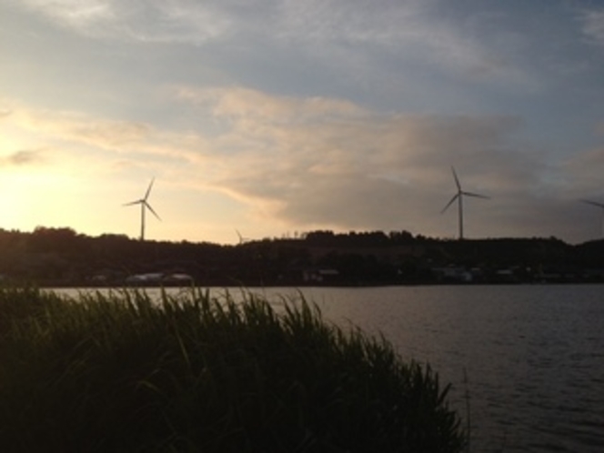 北潟湖、風車の風景