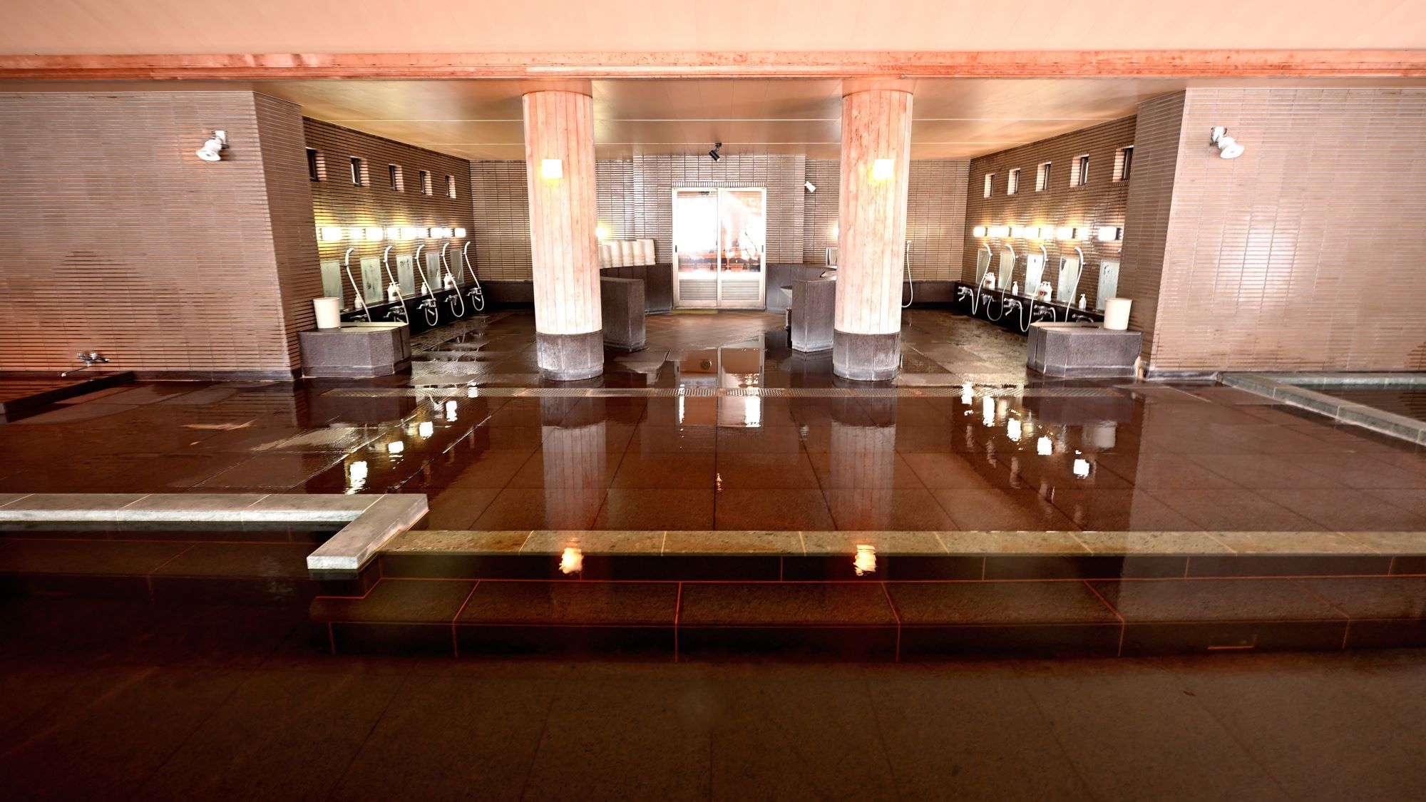 秋田の地酒3種飲み比べ♪「かづの牛と秋田牛」の食べ比べ＆選べる「お鍋」♪「来満さまコース」