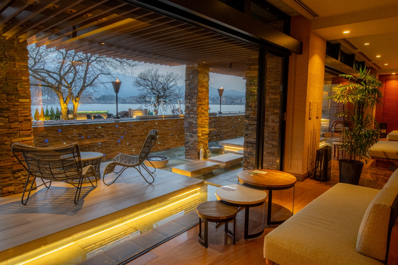  【水のテラス 】心地よい水の音に癒やされながら、ここだけの特別なひとときを