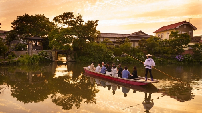【夏の川下り〇朝食付】夕暮れどきの舟へ〜水郷柳川をめぐり、御花で文化財に浸る夏の滞在