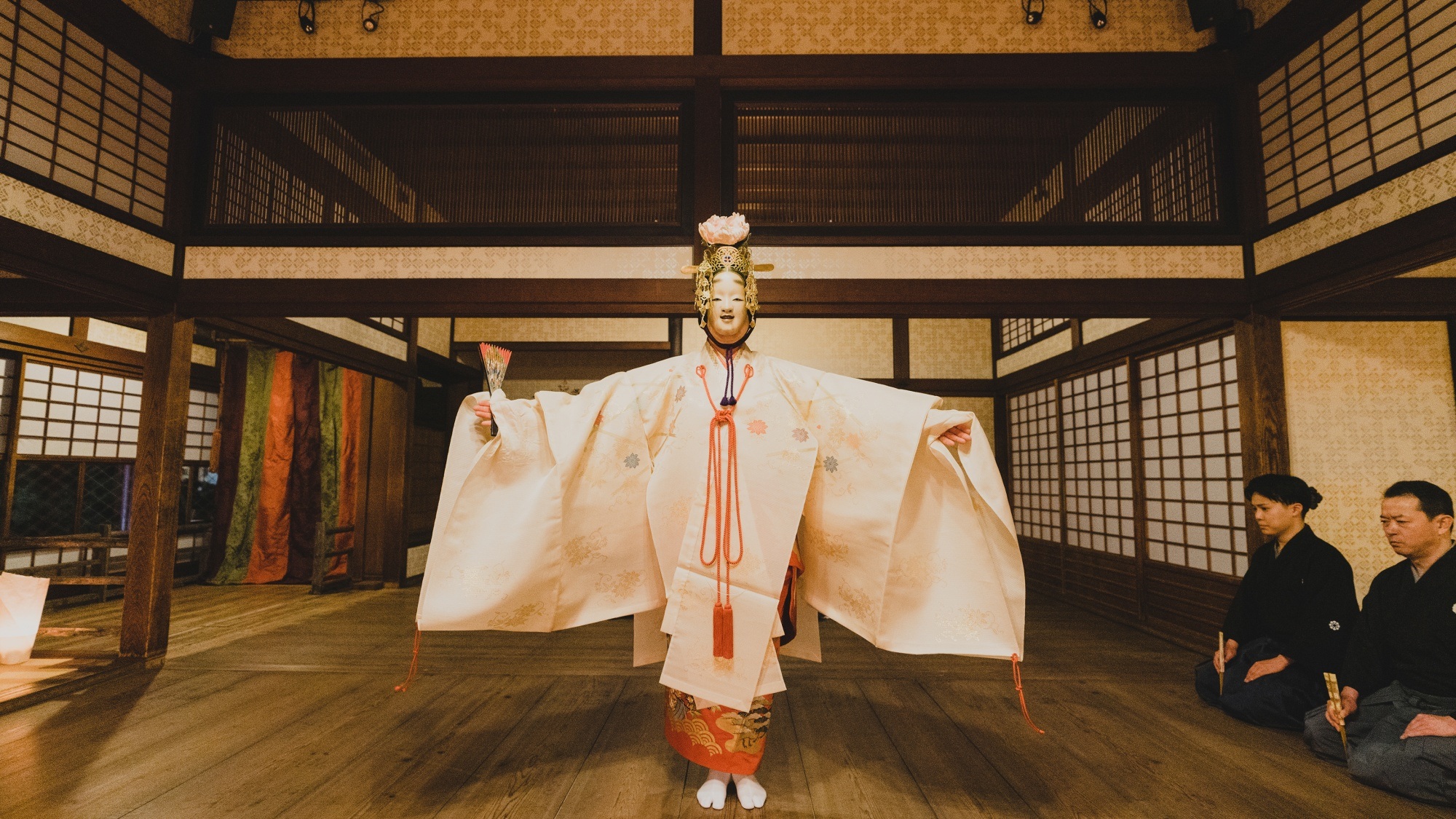 特別な一夜として、特別な一夜として、能舞「枕慈童」をお楽しみいただきます。をお楽しみいただきます。