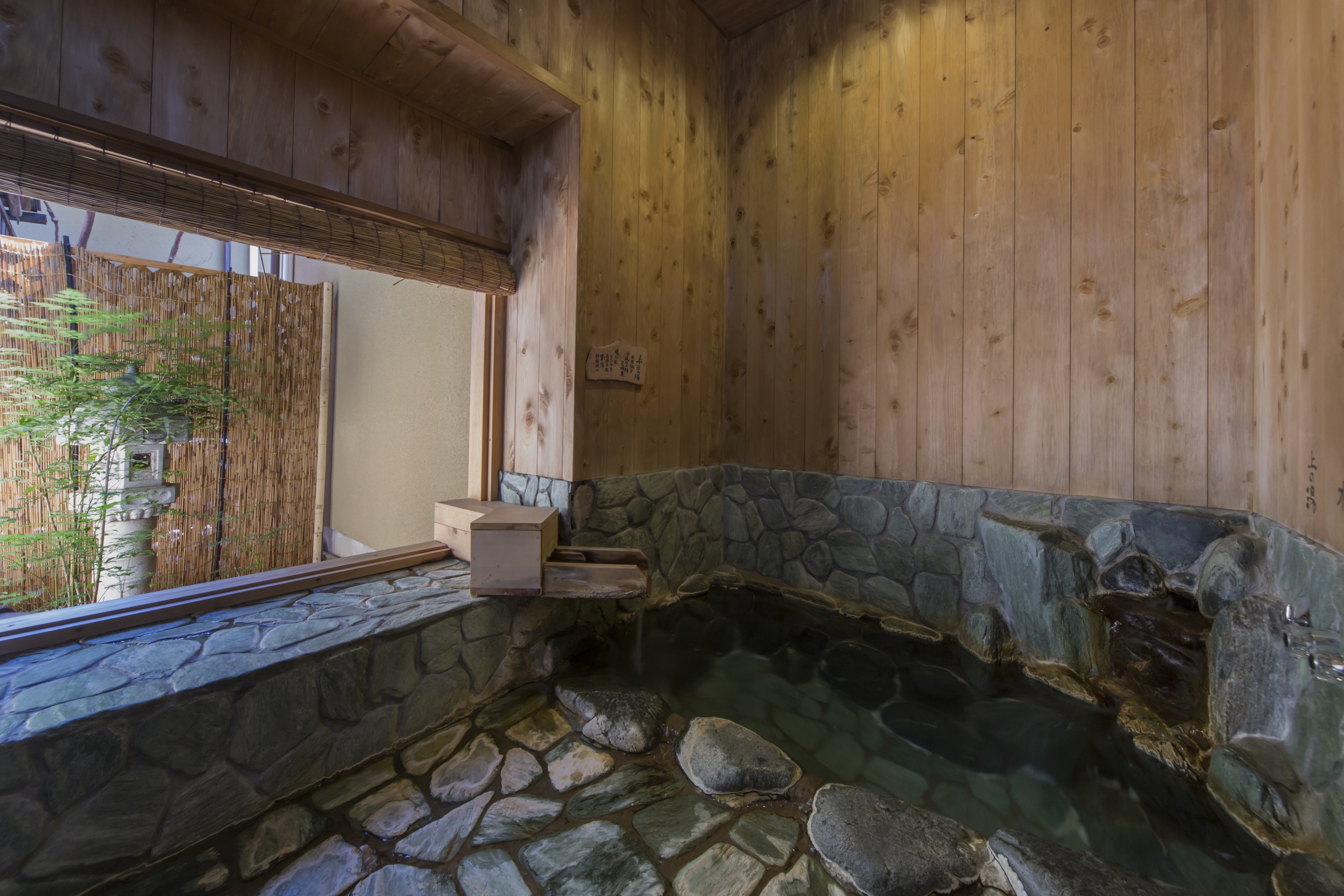 離れ「春草」客室風呂