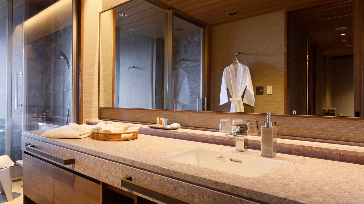 展望温泉風呂付客室　広々とした洗面台（一例）