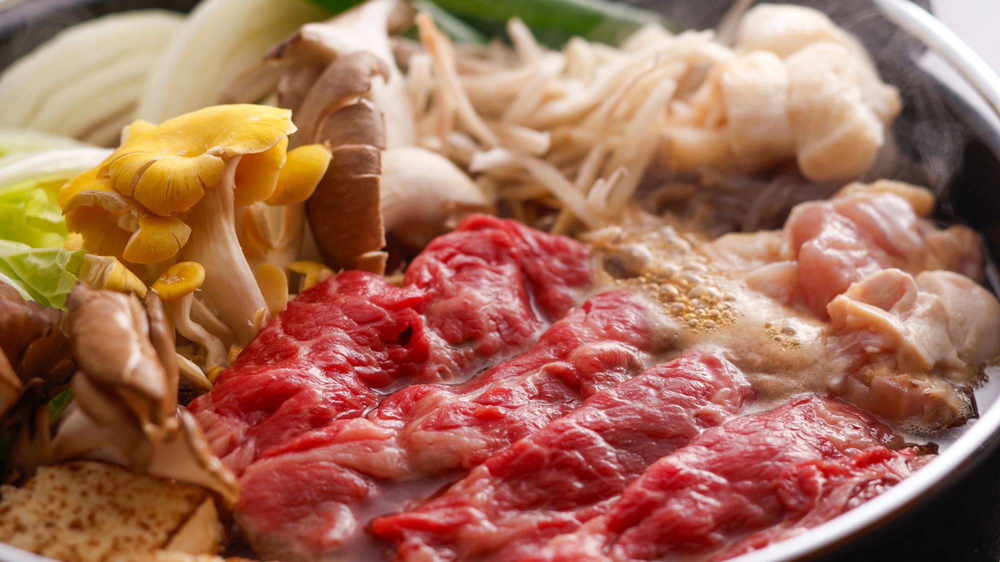【秋◇最上階特別プラン】20時間ステイ◇客室展望温泉風呂とすき焼き食べ比べを満喫［K007KZ］