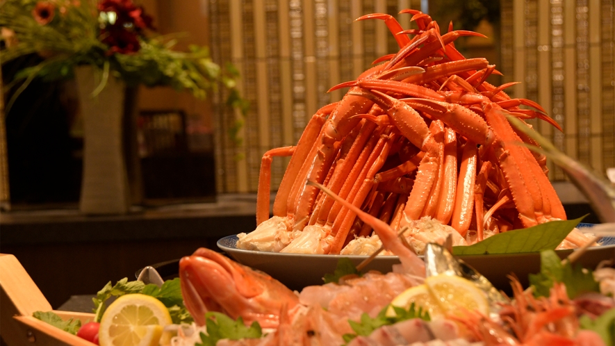 【季節のビュッフェ】みずみずしく甘みのある紅蟹食べ放題