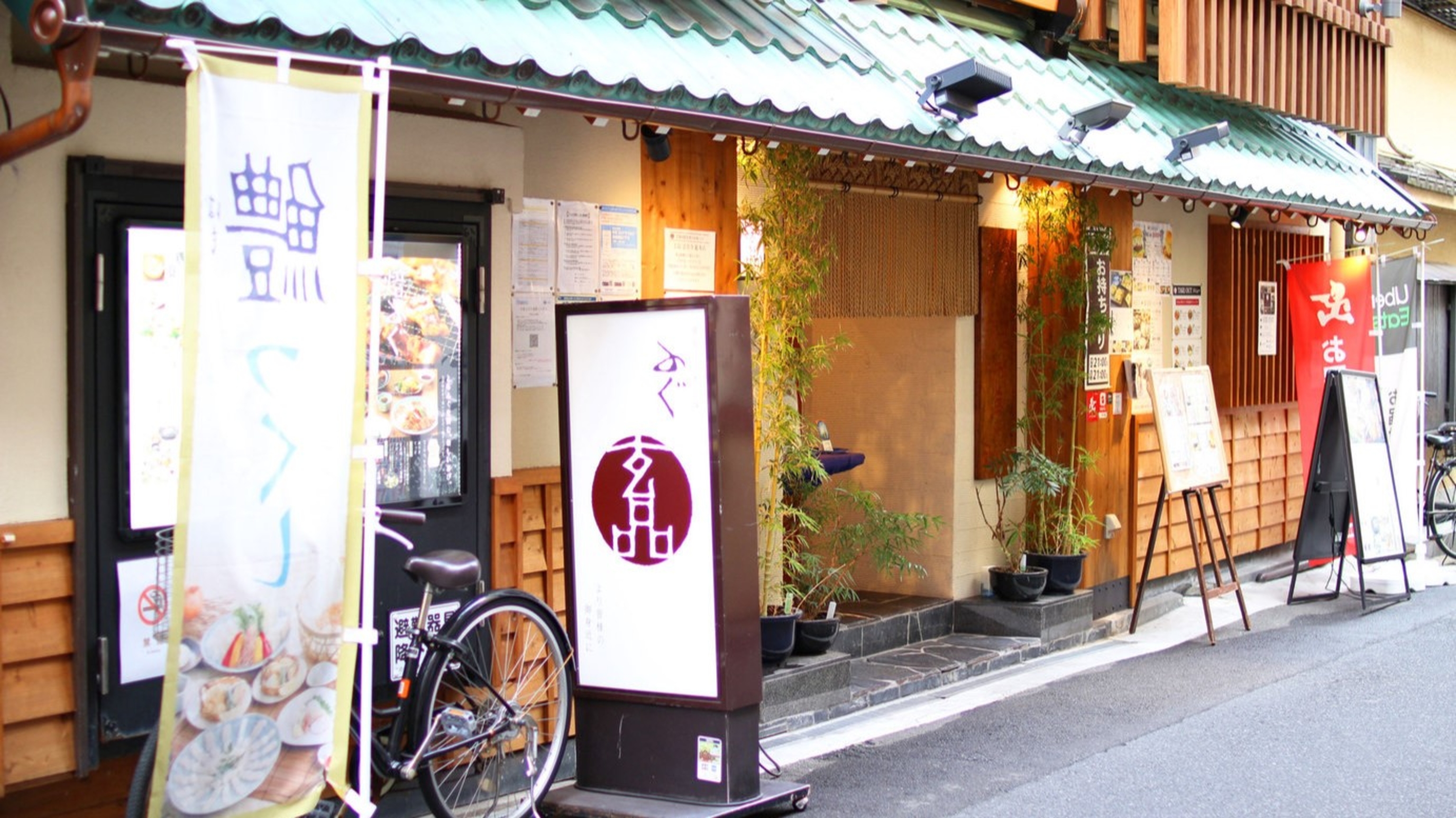 玄品ふぐ法善寺総本店：当ホテルから徒歩約７分！本格ふぐ料理がこちらで味わえます♪