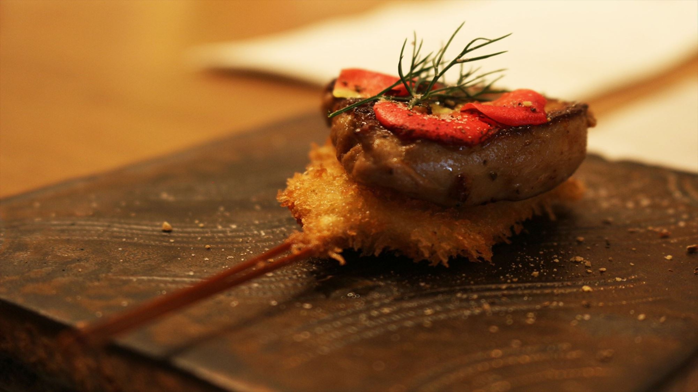 串処最上 ：最良の食材を衣の中に閉じ込め最上級の味を引き出す御当地の有名店でございます！