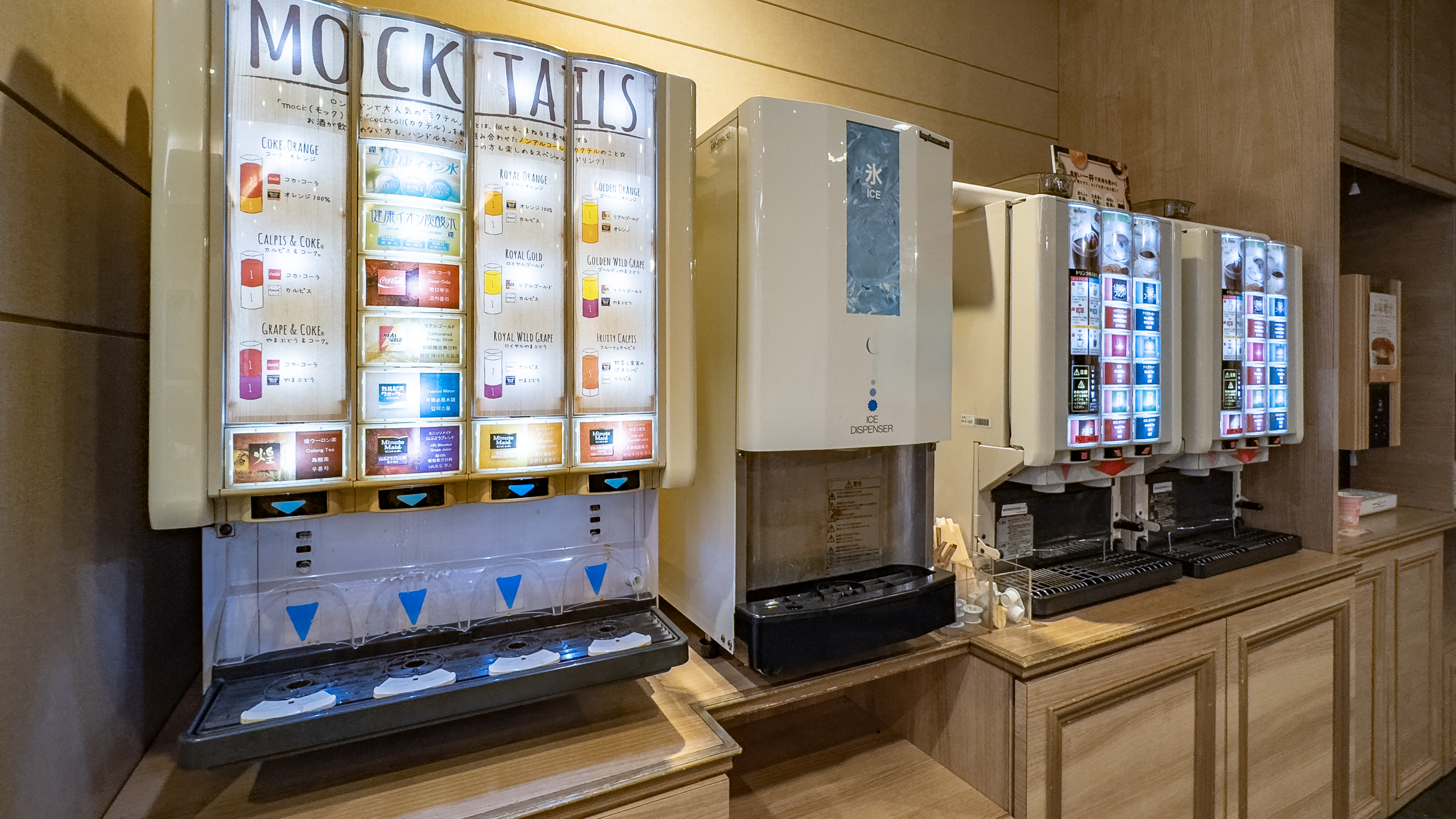 オレンジや野菜ジュース、コーヒー、緑茶、紅茶などのソフトドリンクも、もちろんご用意ございます♪