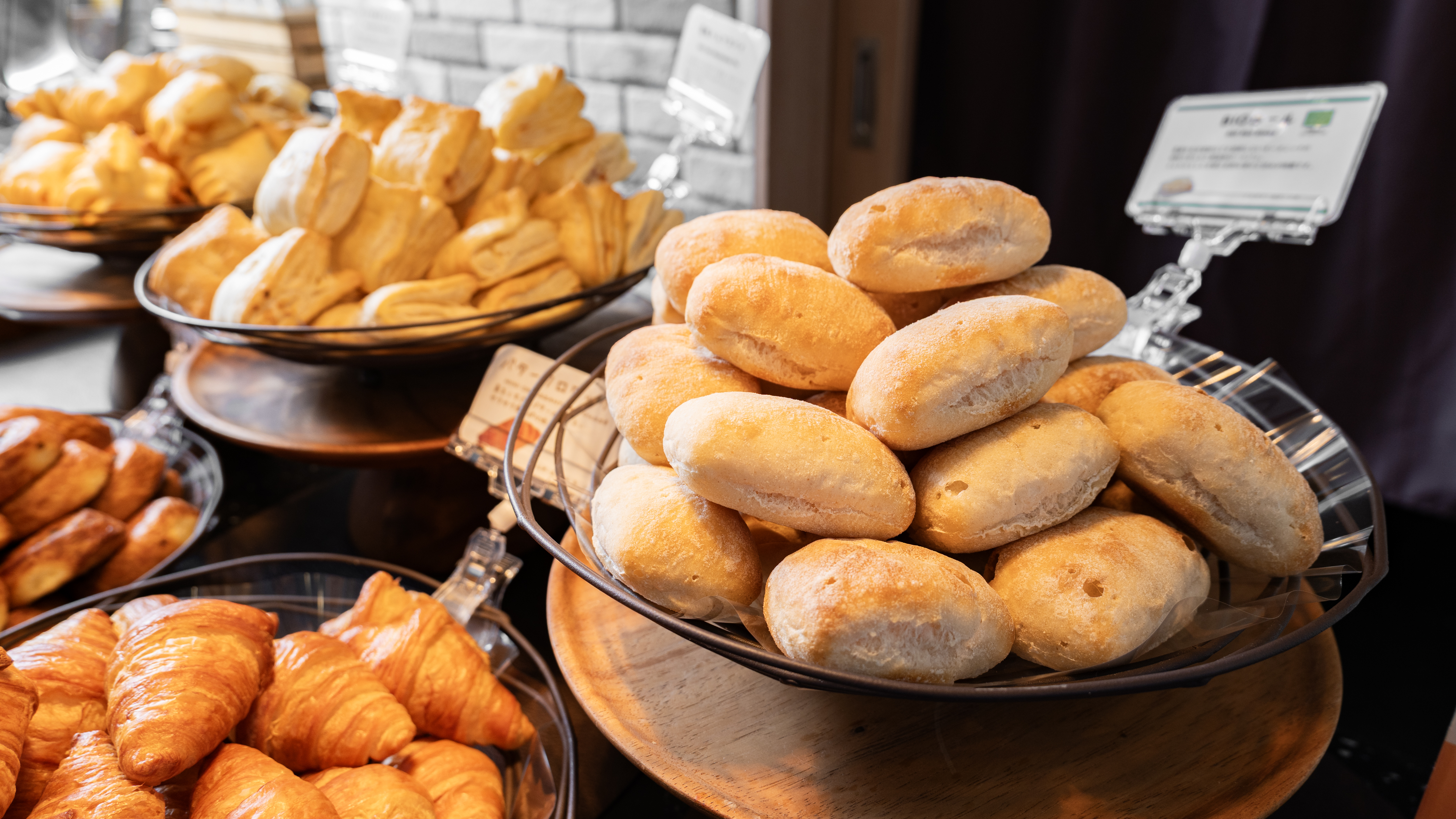 スーパーホテルオリジナルの「BIOロール」は唯一のオーガニックパンです！