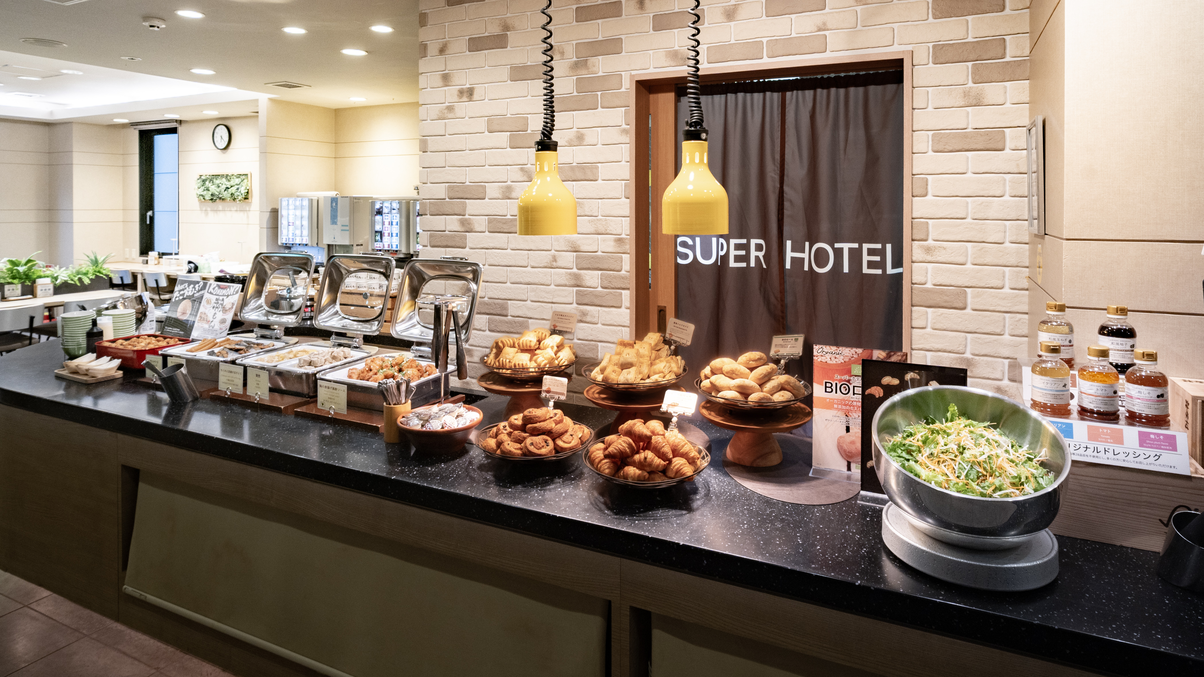 朝食会場は2階のラウンジにてお待ちしております♪