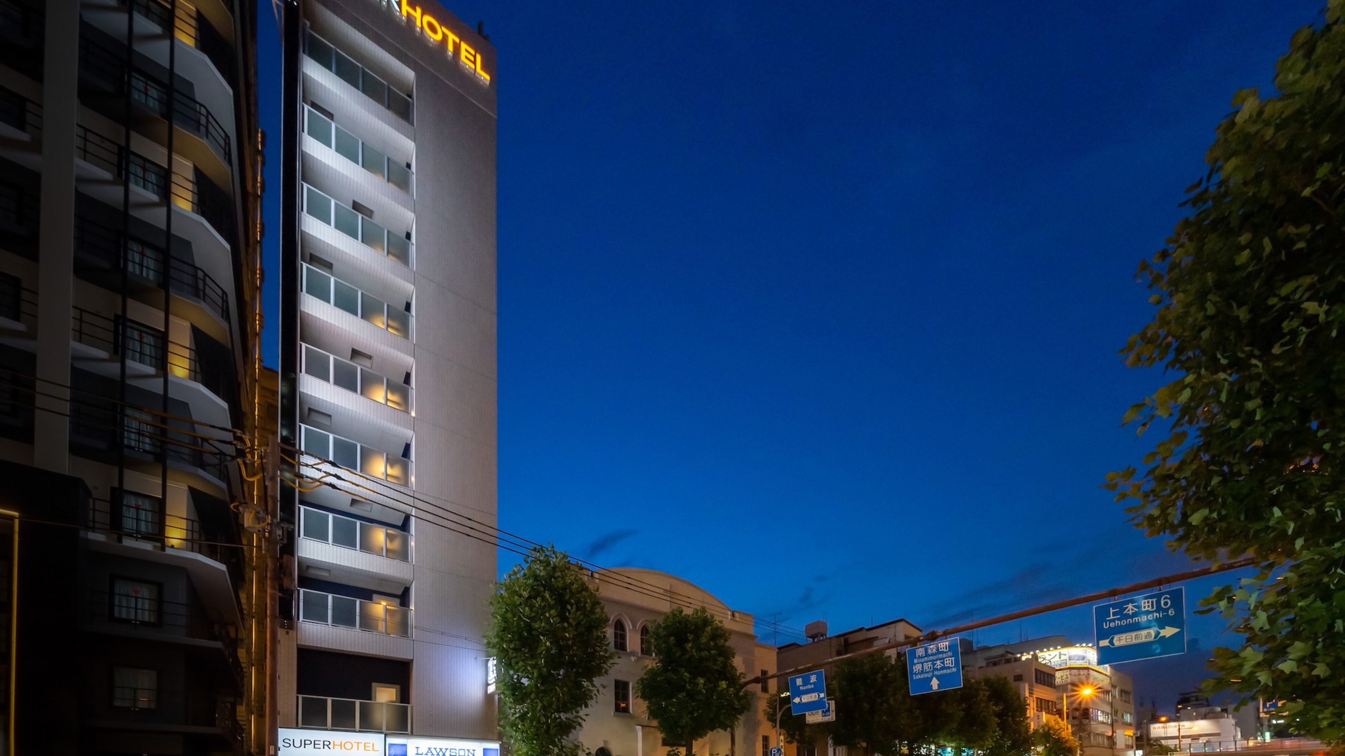 黒門市場・道頓堀・でんでんタウン・なんばグランド花月等も徒歩圏内！周りは静かでぐっすり快眠