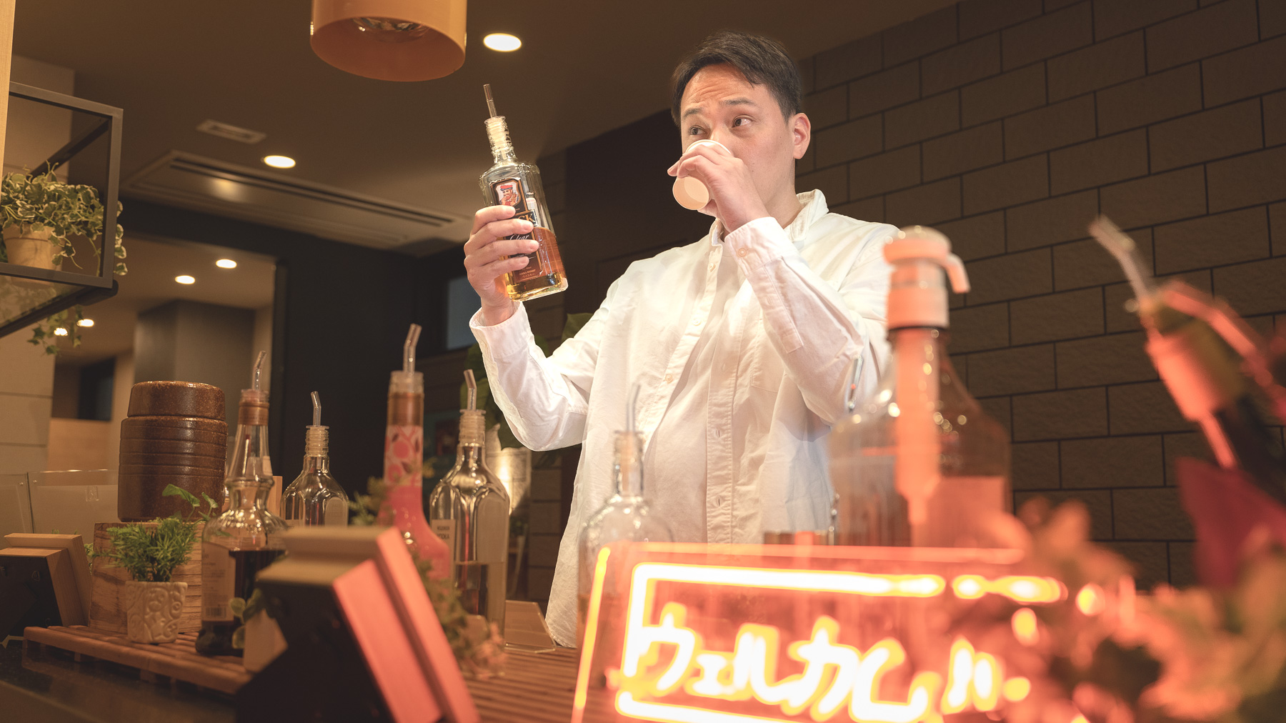 ラウンジにてカクテルアワーを実施しています