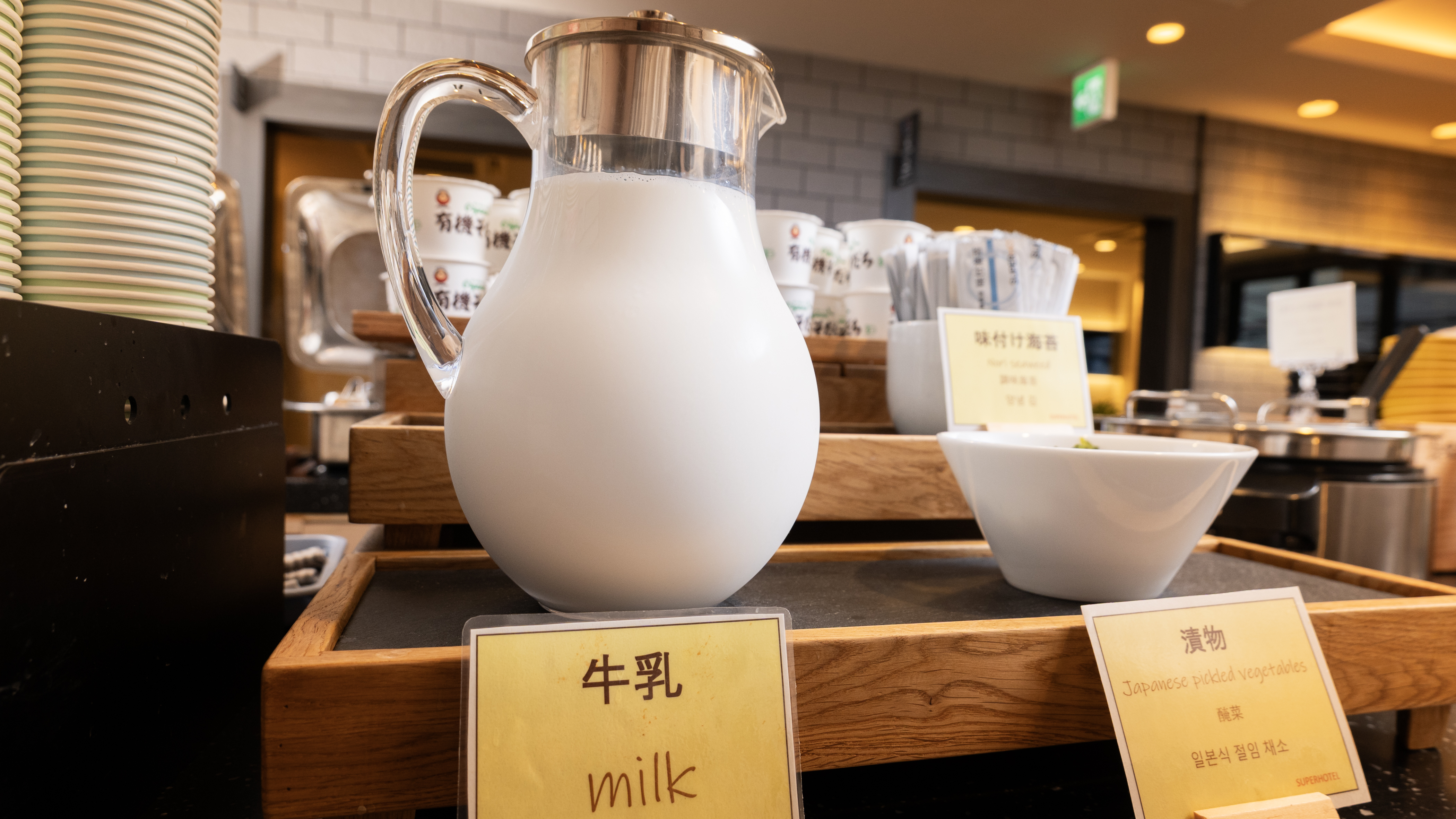 牛乳や有機醤油や有機納豆、お漬物などもご準備しております！