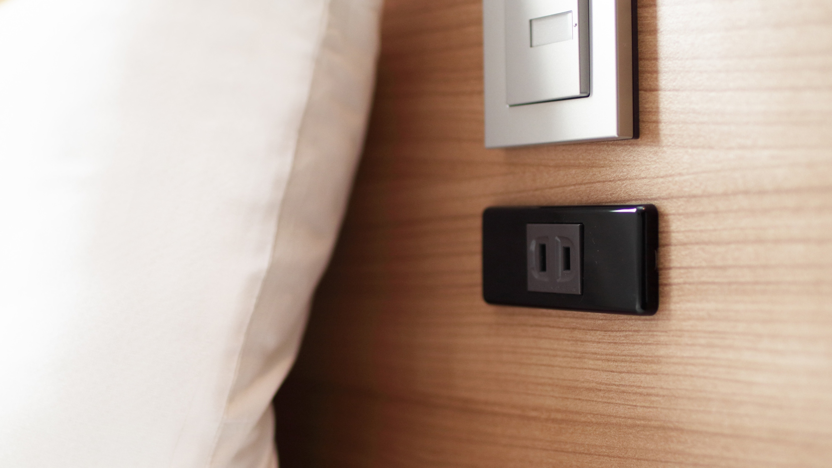 充電しながらベッドに横になってスマホ・タブレット使い放題