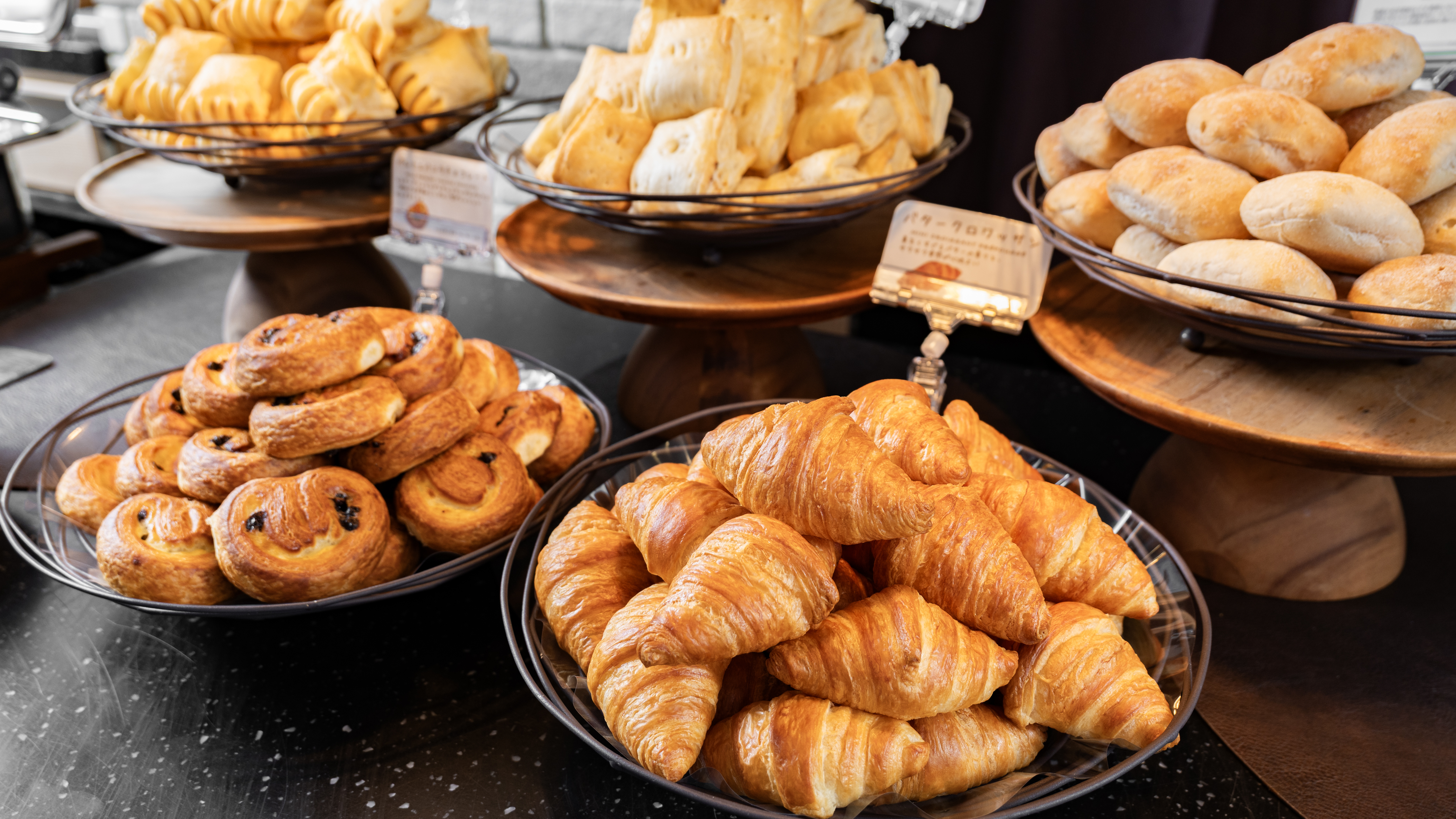 一番人気はとても香り高いクロワッサンです♪