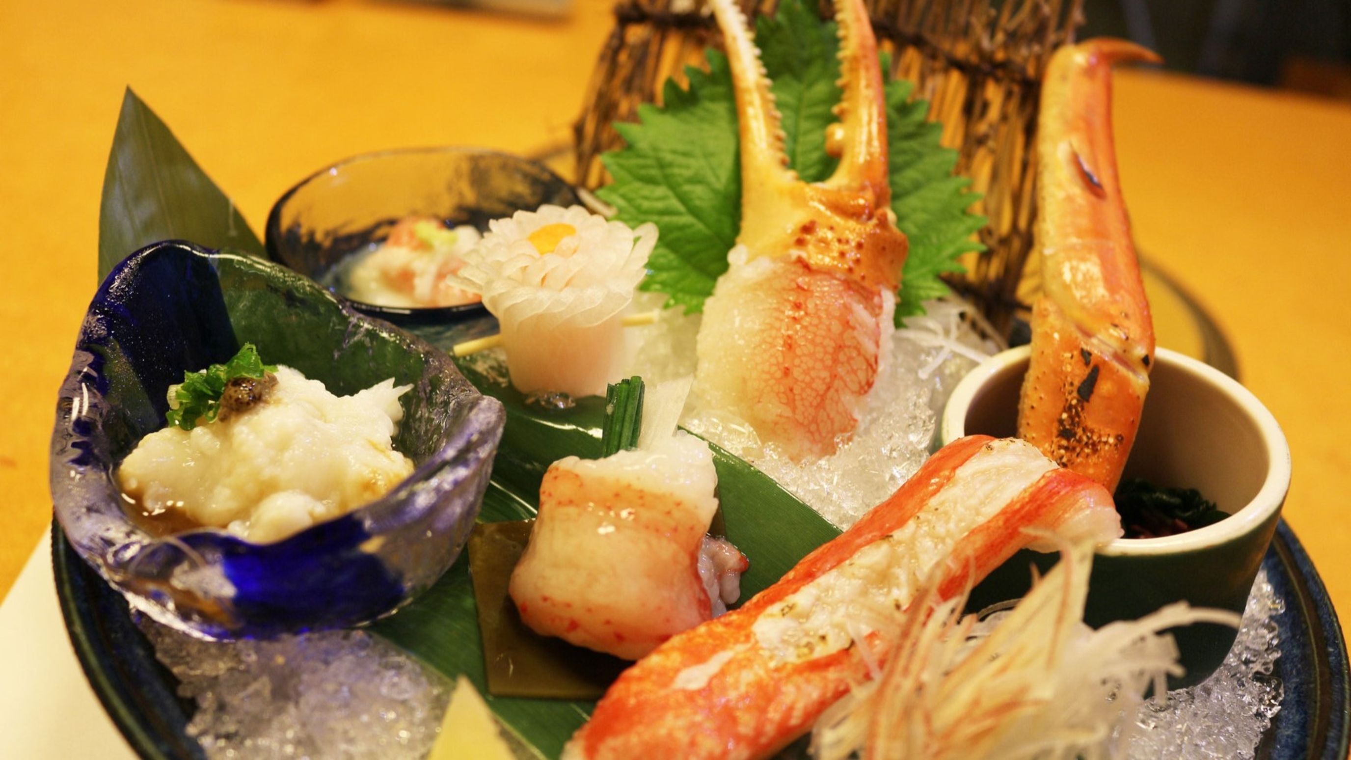 かに道楽道頓堀本店：季節限定のかに彩造り５種盛！限定商品は都度店舗メニューでご確認ください