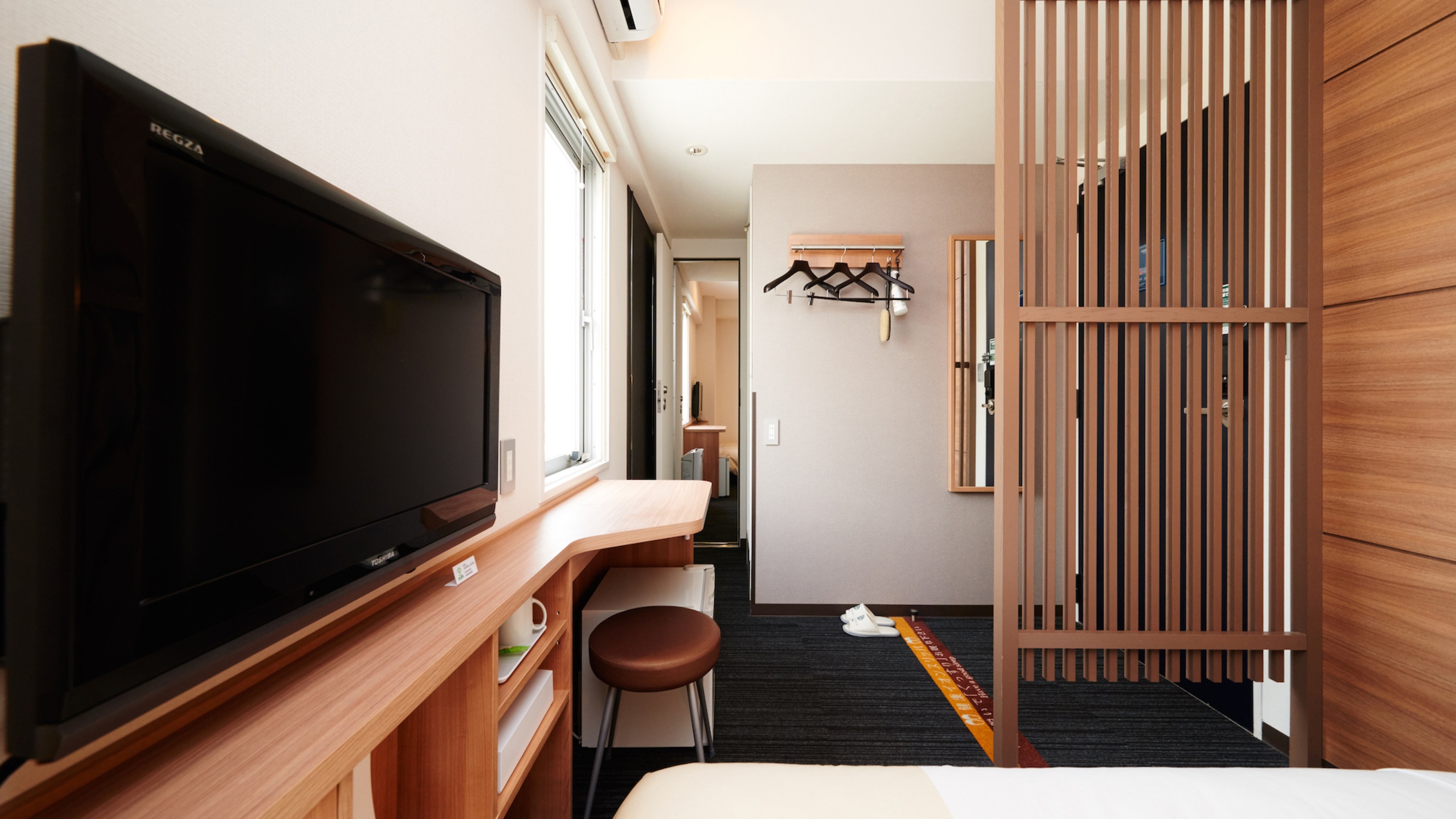 ベッドとユニットバスは各部屋１つずつ♪