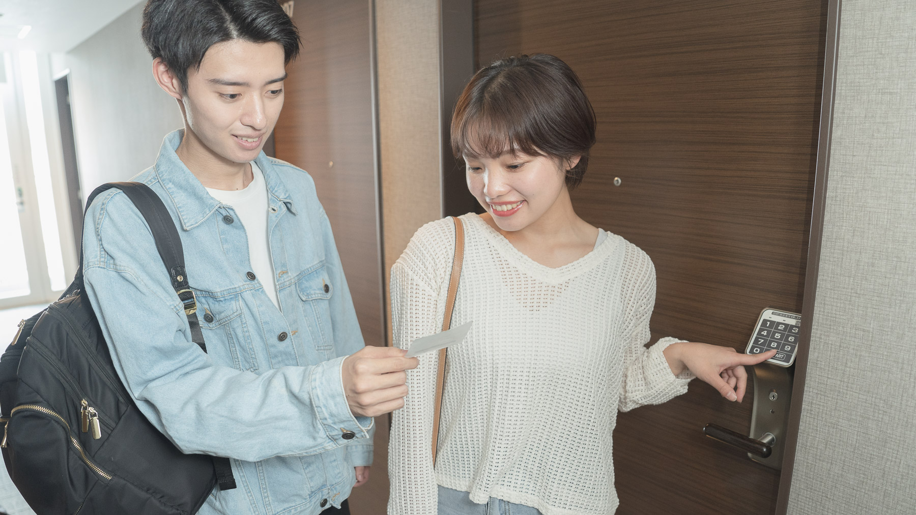 6桁の暗証番号を入力してご入室ください