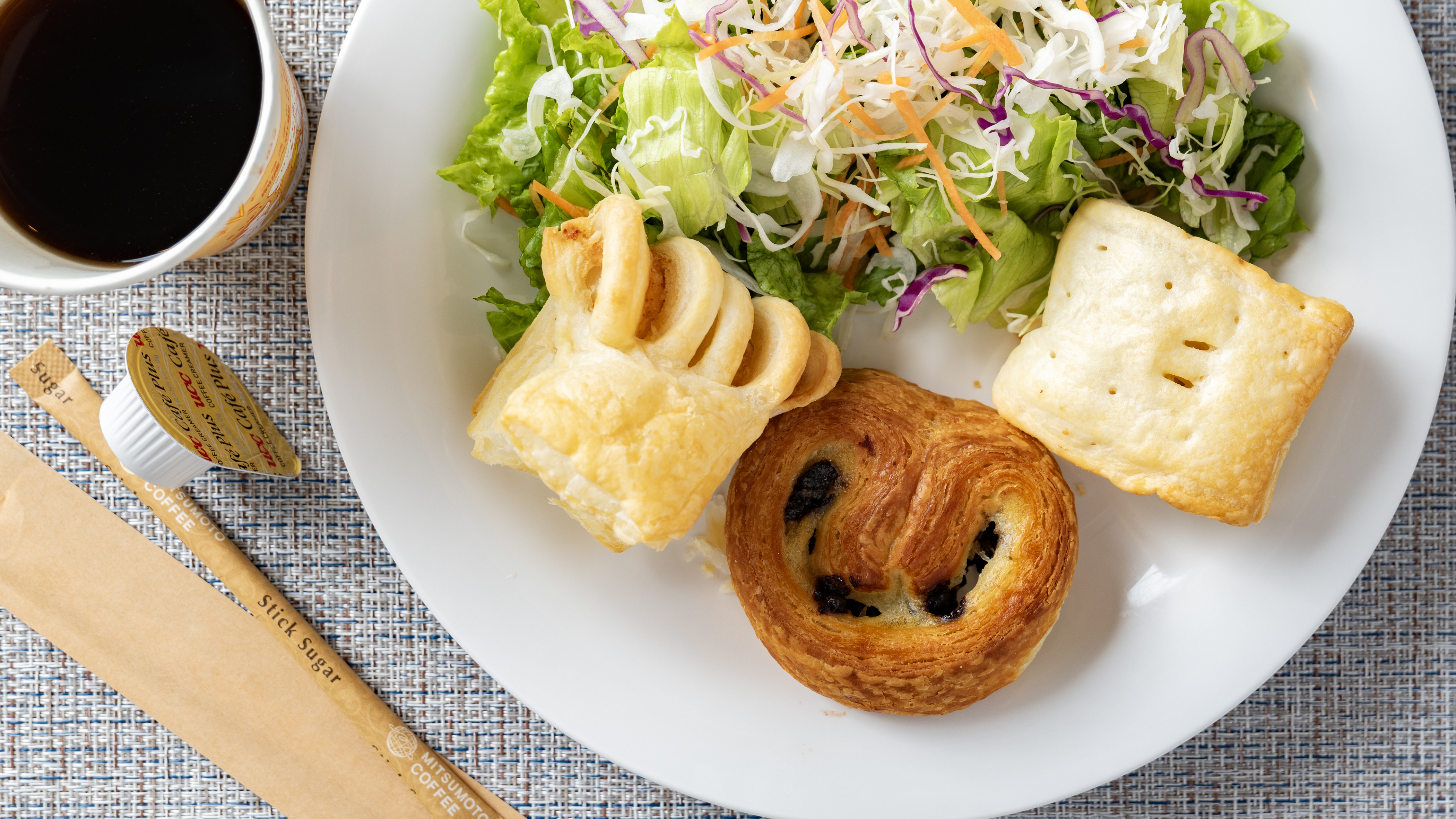 厨房で焼き上げるパンは毎日日替わりでご提供いたします！