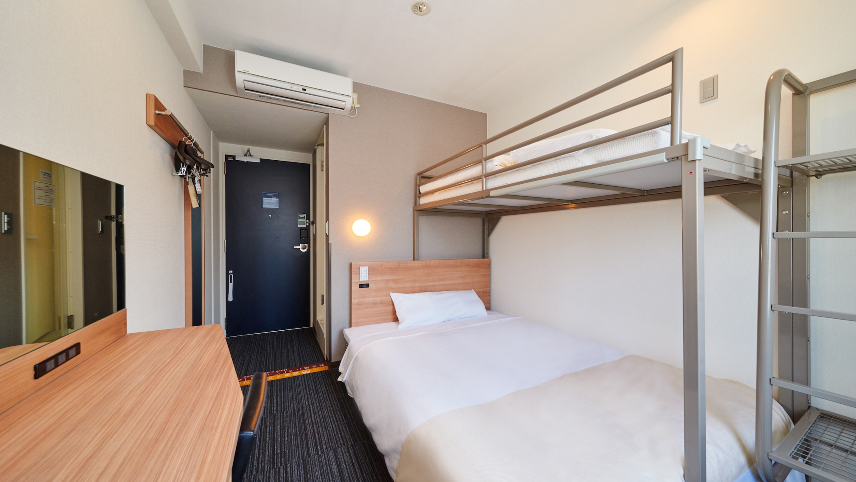 ロフト部分はお荷物置きにもなります♪