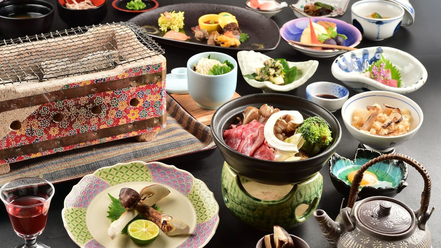 【松扇】“地物最高級松茸” を味わう　＜炭火焼・土瓶蒸し・土鍋ごはん・松茸と信州牛のすき焼＞
